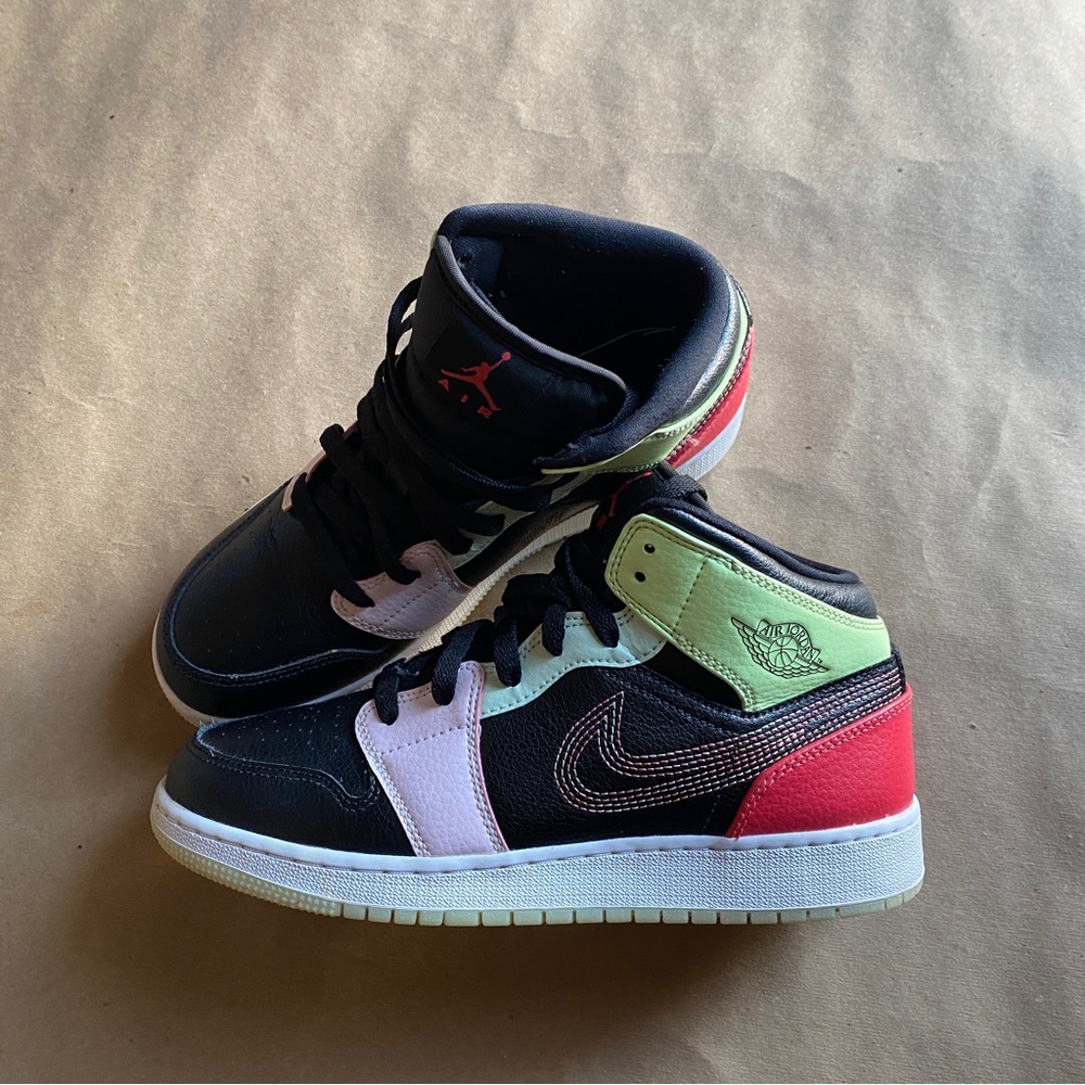 Jordan 1 Mid Glow-In-The-Dark Shoes